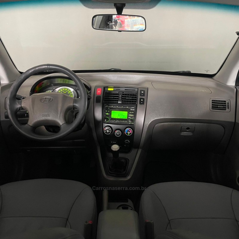 TUCSON 2.0 GL 2WD 16V GASOLINA 4P MANUAL - 2010 - PORTãO