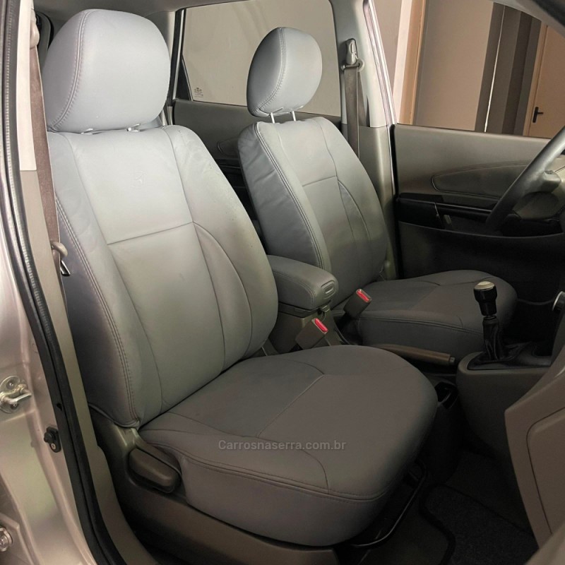 TUCSON 2.0 GL 2WD 16V GASOLINA 4P MANUAL - 2010 - PORTãO
