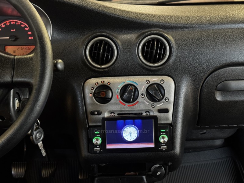 CELTA 1.0 MPFI SUPER 8V FLEX 4P MANUAL - 2003 - DOIS IRMãOS