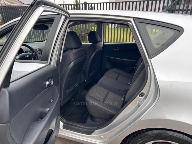 I30 2.0 MPI 16V GASOLINA 4P MANUAL - 2012 - VENâNCIO AIRES
