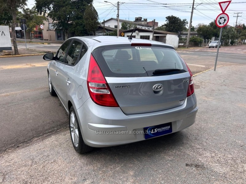 I30 2.0 MPI 16V GASOLINA 4P MANUAL - 2012 - VENâNCIO AIRES