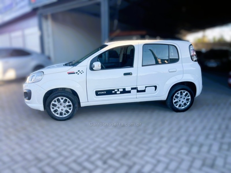 UNO 1.0 EVO ATTRACTIVE 8V FLEX 4P MANUAL - 2016 - NOVO HAMBURGO