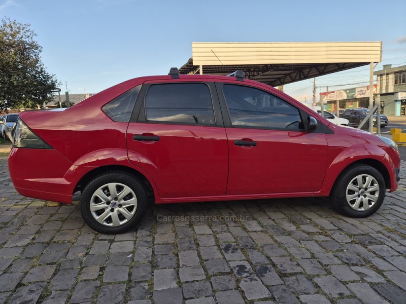 FIESTA 1.6 MPI CLASS SEDAN 8V FLEX 4P MANUAL - 2011 - CAXIAS DO SUL