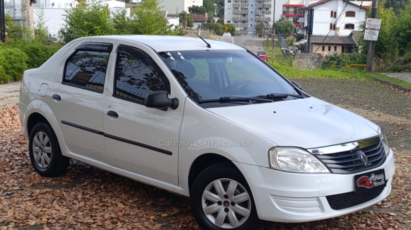 LOGAN 1.0 AUTHENTIQUE PLUS 16V FLEX 4P MANUAL - 2011 - CAXIAS DO SUL