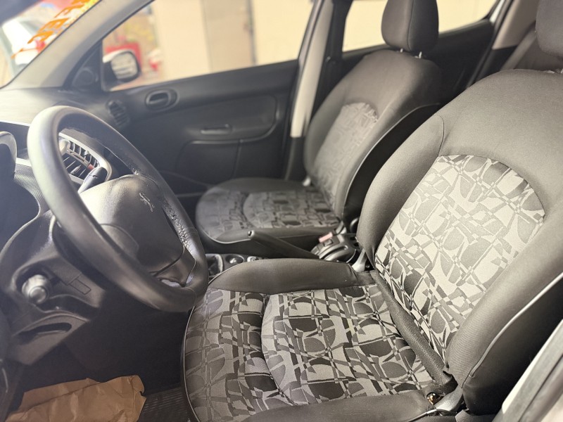 207 1.4 XR 8V FLEX 4P MANUAL - 2010 - PORTãO