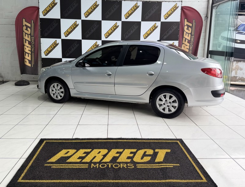 207 1.4 XR 8V FLEX 4P MANUAL - 2010 - PORTãO