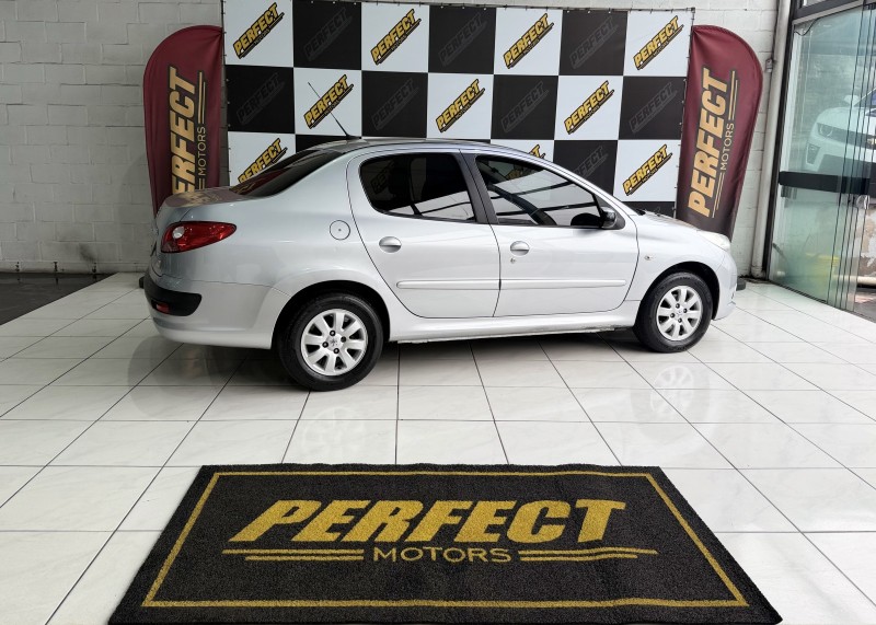 207 1.4 XR 8V FLEX 4P MANUAL - 2010 - PORTãO