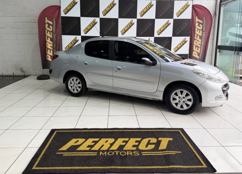 207 1.4 XR 8V FLEX 4P MANUAL - 2010 - PORTãO