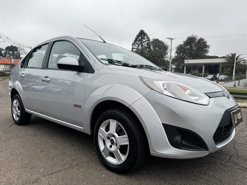 FIESTA 1.0 MPI CLASS 8V FLEX 4P MANUAL - 2011 - DOIS IRMãOS