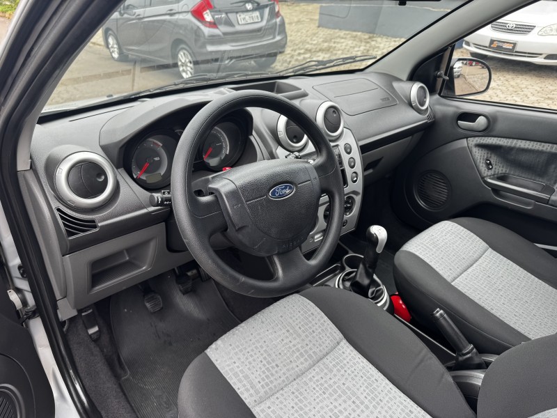 FIESTA 1.0 MPI CLASS 8V FLEX 4P MANUAL - 2011 - DOIS IRMãOS