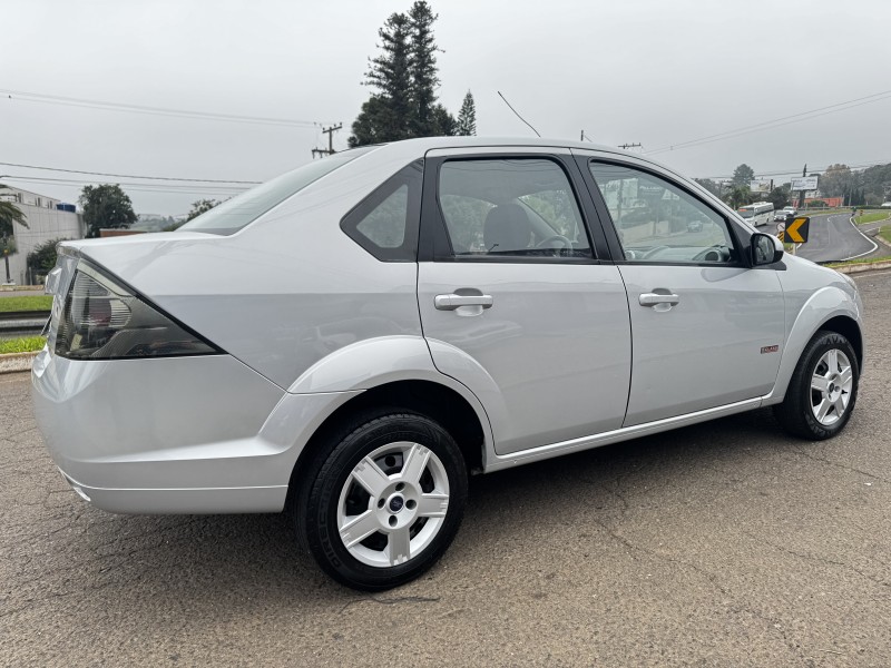 FIESTA 1.0 MPI CLASS 8V FLEX 4P MANUAL - 2011 - DOIS IRMãOS