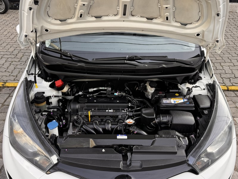 HB20S 1.6 COMFORT PLUS 16V FLEX 4P MANUAL - 2015 - CAXIAS DO SUL