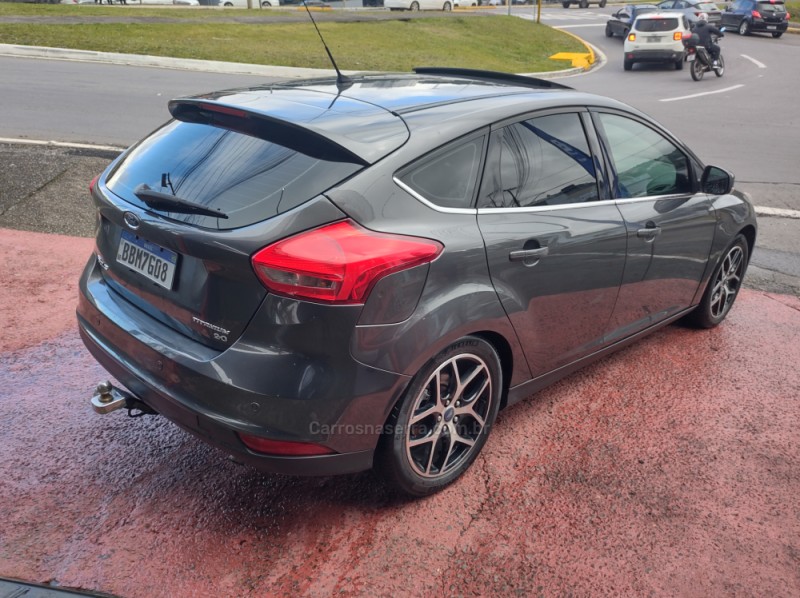 FOCUS 2.0 TITANIUM 16V FLEX 4P AUTOMÁTICO - 2017 - FARROUPILHA