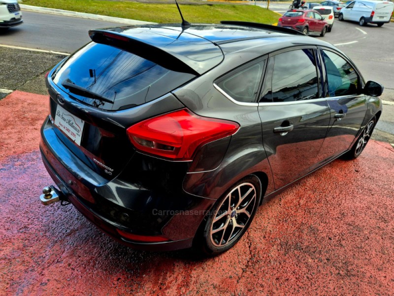 FOCUS 2.0 TITANIUM 16V FLEX 4P AUTOMÁTICO - 2017 - FARROUPILHA
