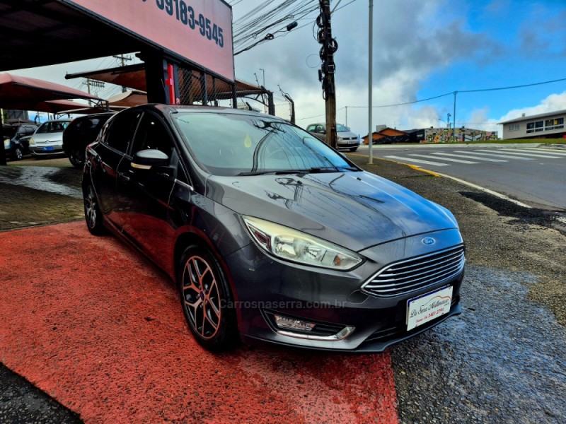 FOCUS 2.0 TITANIUM 16V FLEX 4P AUTOMÁTICO - 2017 - FARROUPILHA