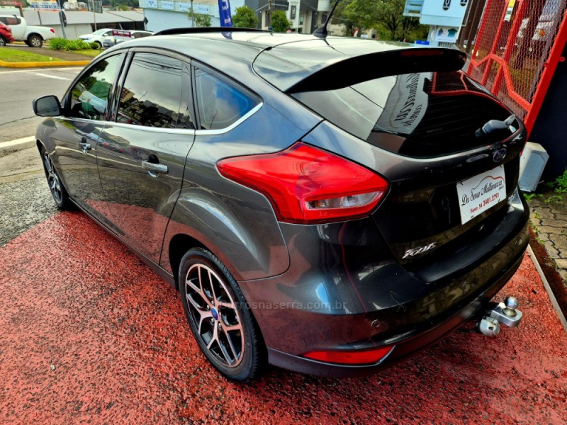 FOCUS 2.0 TITANIUM 16V FLEX 4P AUTOMÁTICO - 2017 - FARROUPILHA