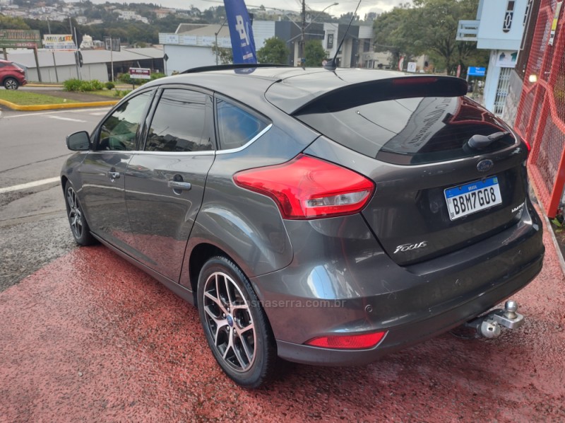 FOCUS 2.0 TITANIUM 16V FLEX 4P AUTOMÁTICO - 2017 - FARROUPILHA