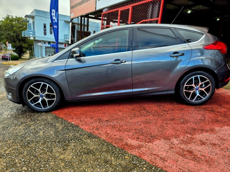 FOCUS 2.0 TITANIUM 16V FLEX 4P AUTOMÁTICO - 2017 - FARROUPILHA