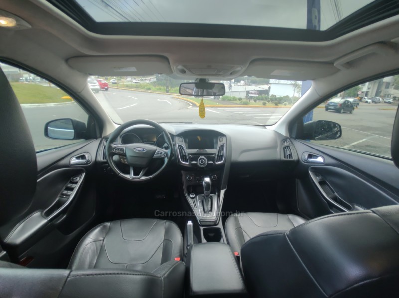 FOCUS 2.0 TITANIUM 16V FLEX 4P AUTOMÁTICO - 2017 - FARROUPILHA