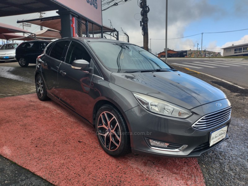 FOCUS 2.0 TITANIUM 16V FLEX 4P AUTOMÁTICO - 2017 - FARROUPILHA