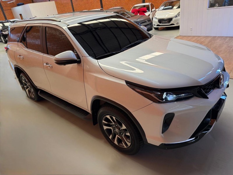 HILUX SW4 2.8 4X4 SRX PLATINUM TURBO DIESEL 4P AUTOMÁTICO - 2025 - BENTO GONçALVES