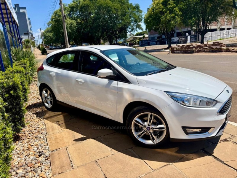 FOCUS 1.6 SE 16V FLEX 4P MANUAL - 2018 - LAGOA VERMELHA