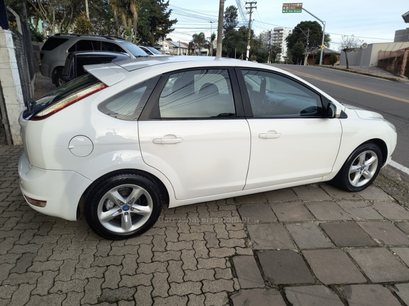 FOCUS 1.6 GLX 16V FLEX 4P MANUAL - 2013 - BENTO GONçALVES