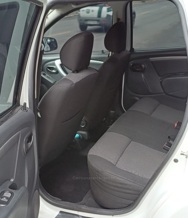 DUSTER 1.6 EXPRESSION 4X2 16V FLEX 4P MANUAL - 2015 - FARROUPILHA