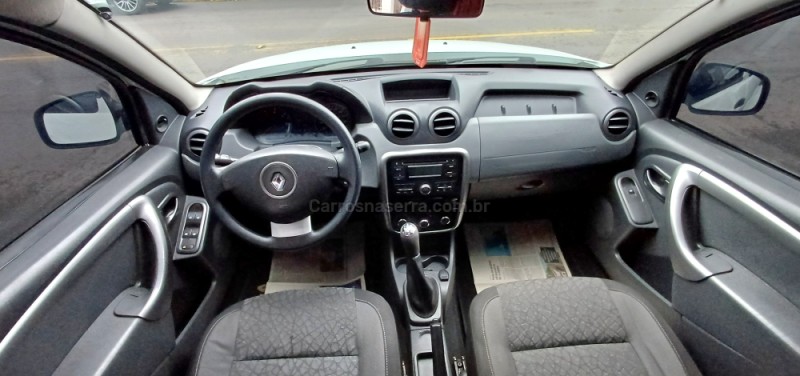 DUSTER 1.6 EXPRESSION 4X2 16V FLEX 4P MANUAL - 2015 - FARROUPILHA