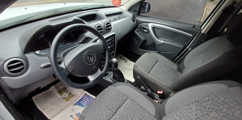 DUSTER 1.6 EXPRESSION 4X2 16V FLEX 4P MANUAL - 2015 - FARROUPILHA