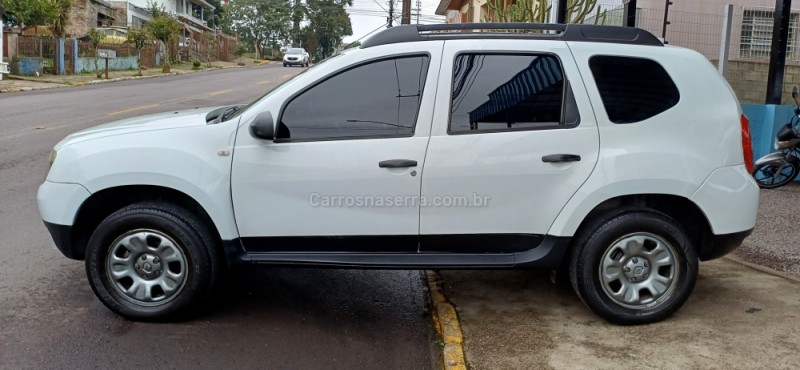 DUSTER 1.6 EXPRESSION 4X2 16V FLEX 4P MANUAL - 2015 - FARROUPILHA