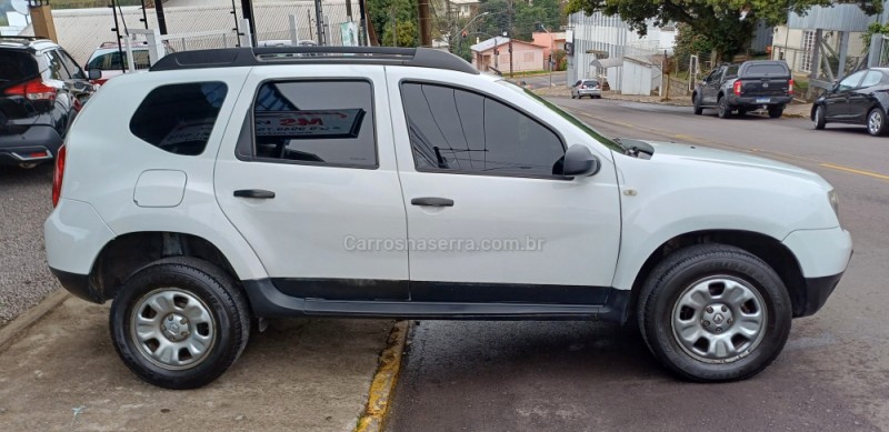 DUSTER 1.6 EXPRESSION 4X2 16V FLEX 4P MANUAL - 2015 - FARROUPILHA