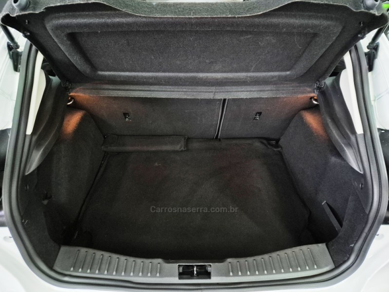 FOCUS 2.0 TITANIUM HATCH 16V FLEX 4P AUTOMÁTICO - 2016 - CAXIAS DO SUL
