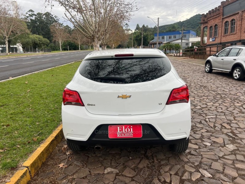 ONIX 1.4 MPFI LT 8V FLEX 4P MANUAL - 2019 - DOIS IRMãOS