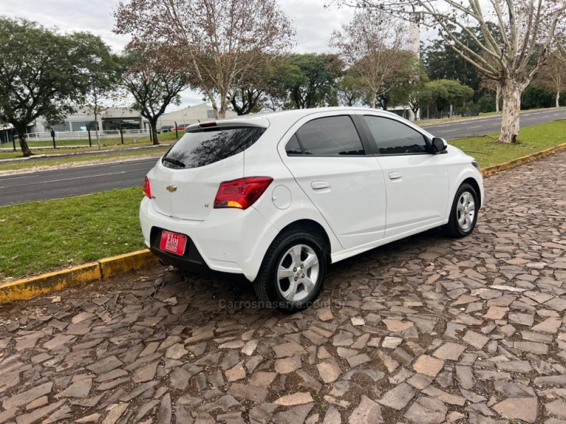 ONIX 1.4 MPFI LT 8V FLEX 4P MANUAL - 2019 - DOIS IRMãOS