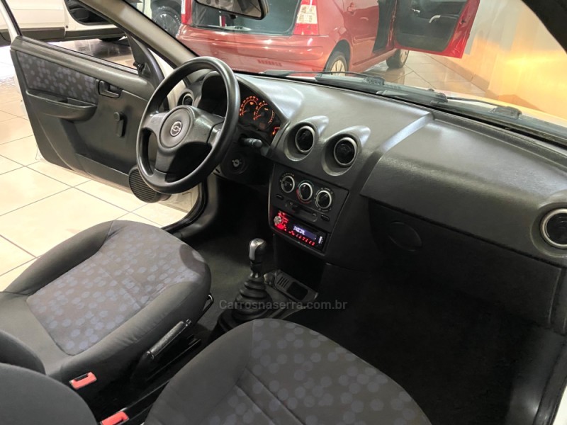 PRISMA 1.4 MPFI JOY 8V FLEX 4P MANUAL - 2010 - NOVA PRATA