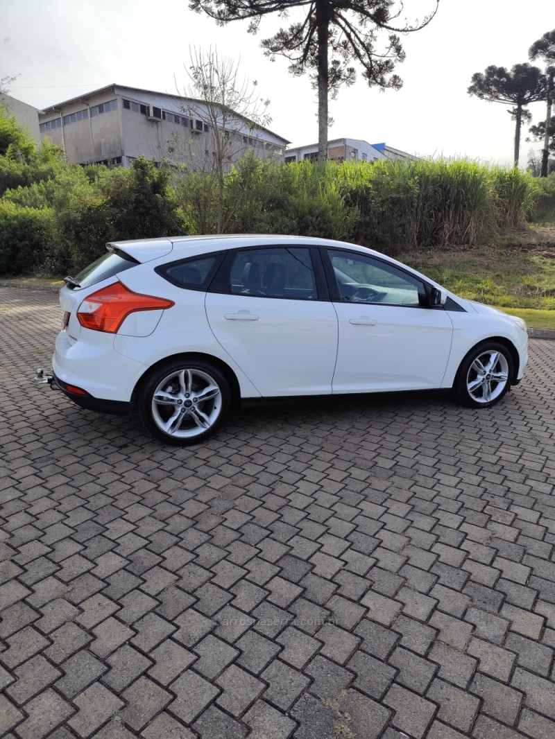 FOCUS 2.0 16V FLEX 4P AUTOMÁTICO - 2015 - GUAPORé
