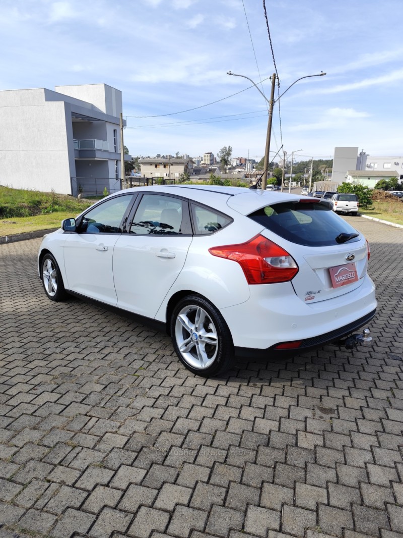 FOCUS 2.0 16V FLEX 4P AUTOMÁTICO - 2015 - GUAPORé