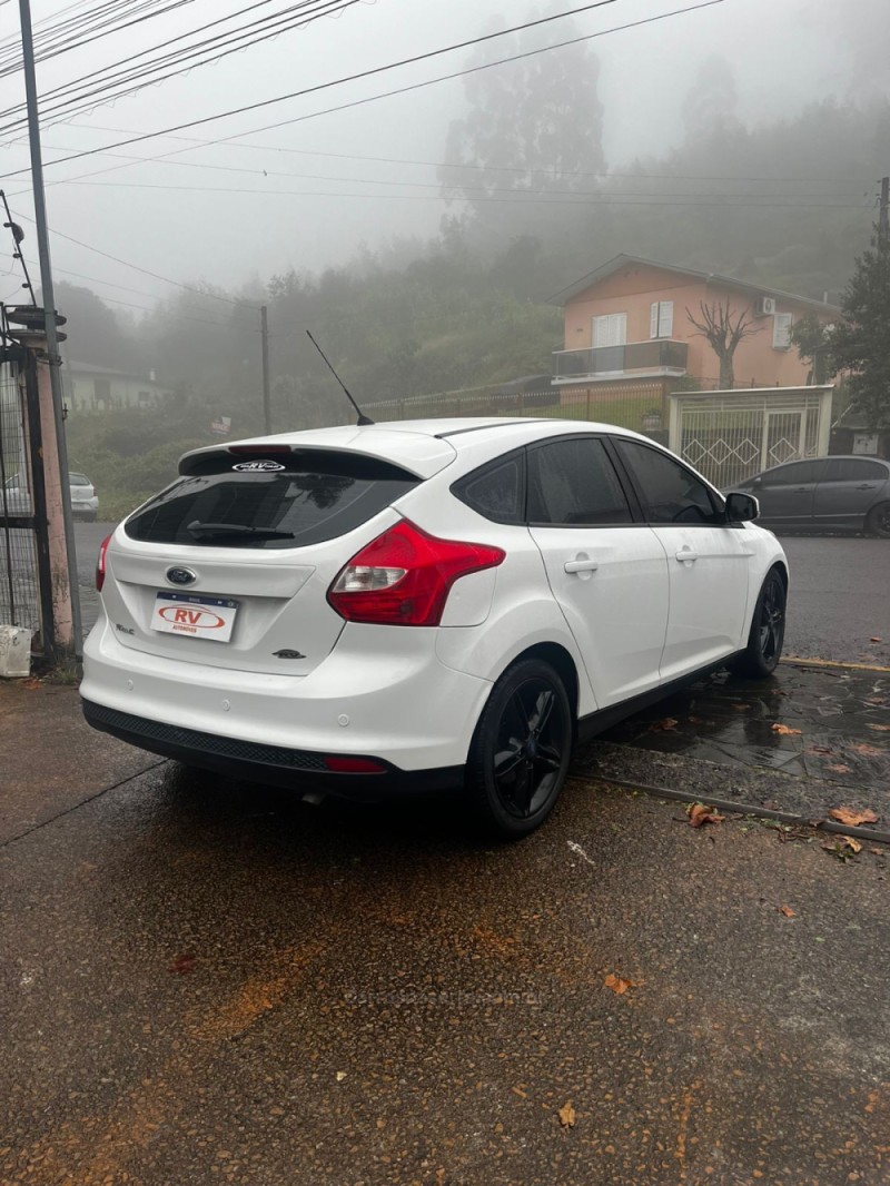 FOCUS 1.6 SE HATCH 16V FLEX 4P AUTOMÁTICO - 2015 - CARLOS BARBOSA
