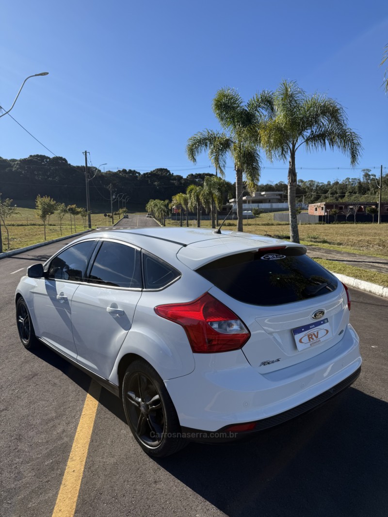 FOCUS 2.0 SE 16V FLEX 4P AUTOMÁTICO - 2015 - CARLOS BARBOSA