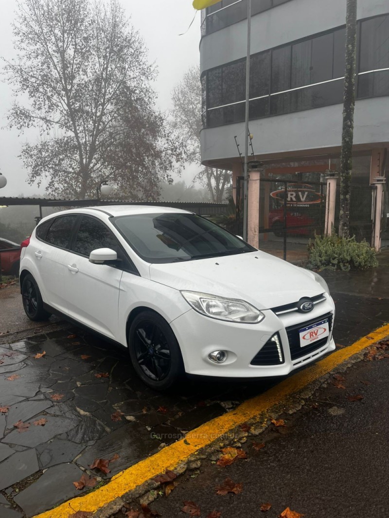 FOCUS 1.6 SE HATCH 16V FLEX 4P AUTOMÁTICO - 2015 - CARLOS BARBOSA