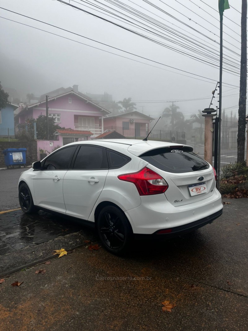FOCUS 1.6 SE HATCH 16V FLEX 4P AUTOMÁTICO - 2015 - CARLOS BARBOSA