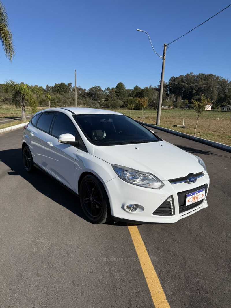 FOCUS 2.0 SE 16V FLEX 4P AUTOMÁTICO - 2015 - CARLOS BARBOSA