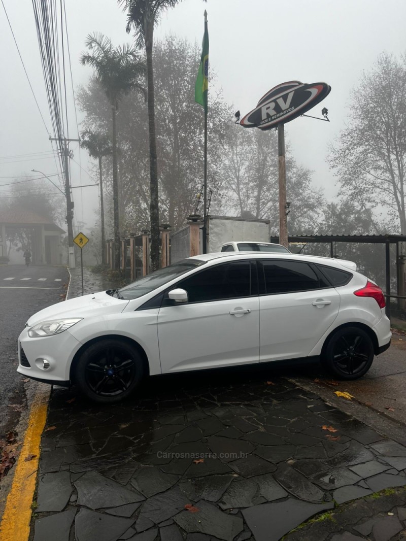 FOCUS 1.6 SE HATCH 16V FLEX 4P AUTOMÁTICO - 2015 - CARLOS BARBOSA