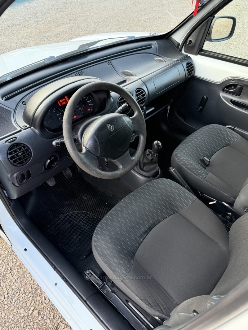 KANGOO 1.6 EXPRESS 16V FLEX 4P MANUAL - 2015 - NOVA ARAçá