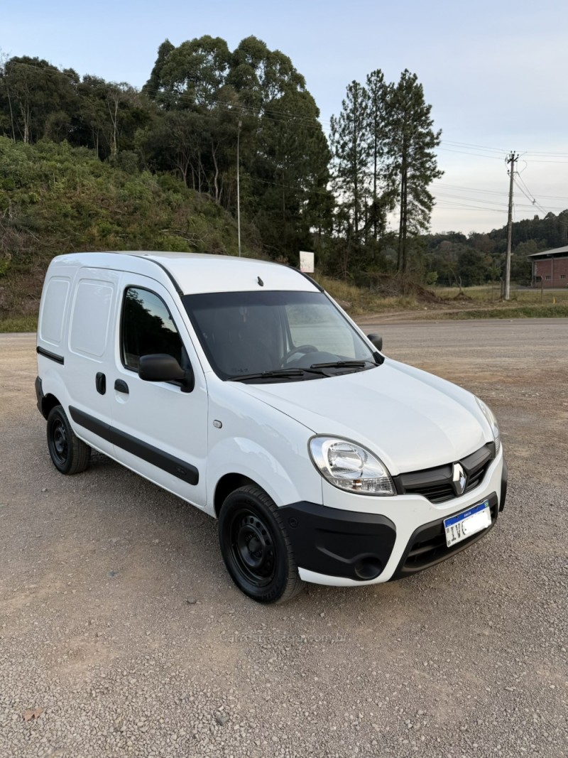 KANGOO 1.6 EXPRESS 16V FLEX 4P MANUAL - 2015 - NOVA ARAçá