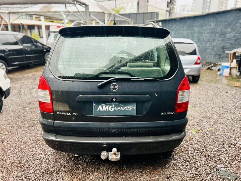 ZAFIRA 2.0 MPFI CD 16V GASOLINA 4P MANUAL - 2002 - CAXIAS DO SUL