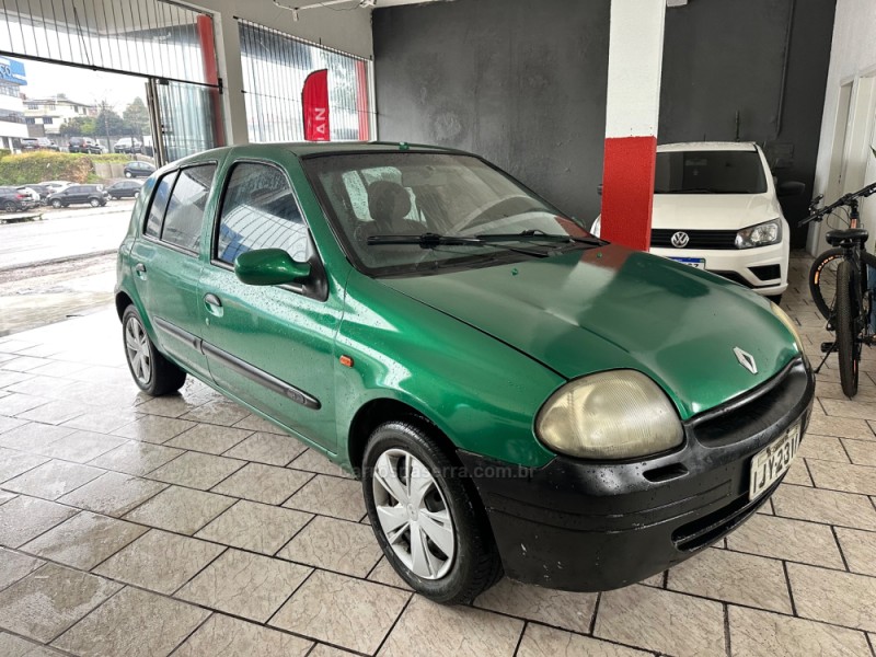 CLIO 1.0 RL 8V GASOLINA 4P MANUAL - 2001 - CAXIAS DO SUL