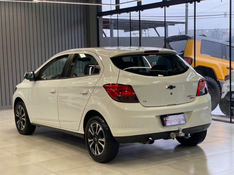 ONIX 1.4 MPFI LT 8V FLEX 4P MANUAL - 2013 - DOIS IRMãOS