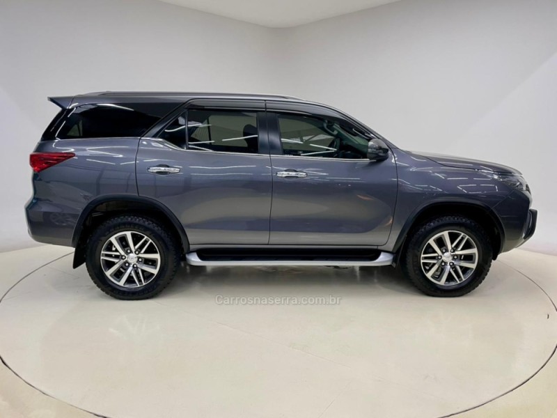 HILUX SW4 2.8 4X4 SRX PLATINUM TURBO 7 LUGARES DIESEL 4P AUTOMÁTICO - 2019 - SANTA CRUZ DO SUL
